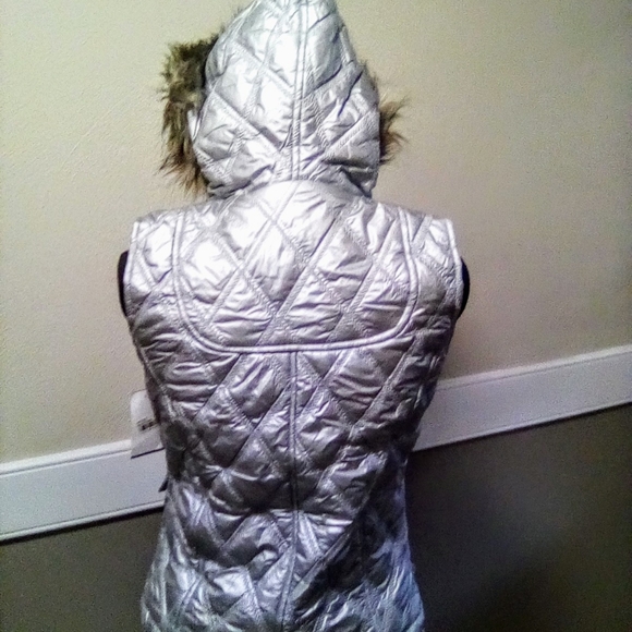 Silver Vest - Picture 2 of 5